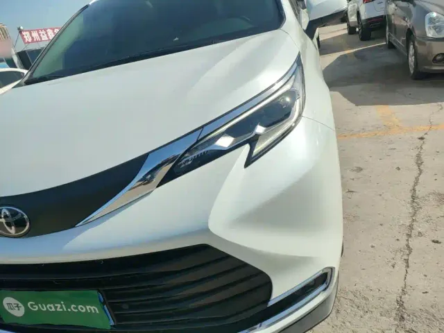 Toyota Sienna — Фото автомобиля 23