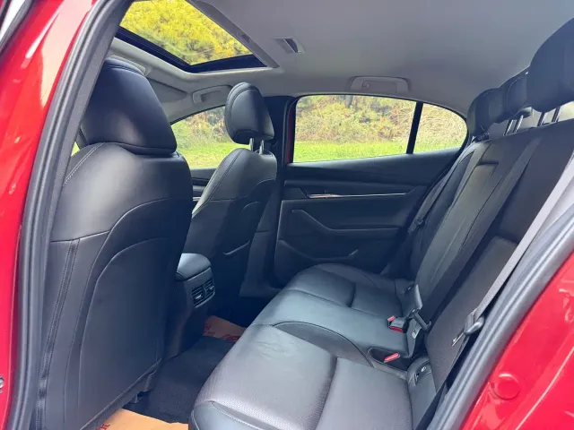 Mazda Axela — Фото автомобиля 8