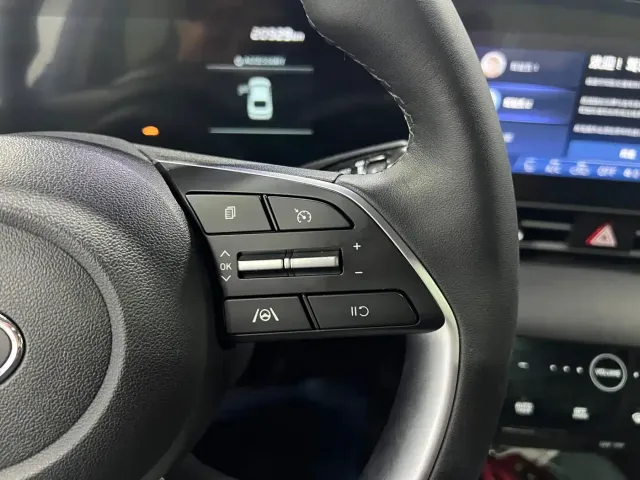 Hyundai Elantra 2022 1.5L CVT LUX Premium Edition — Фото автомобиля 10