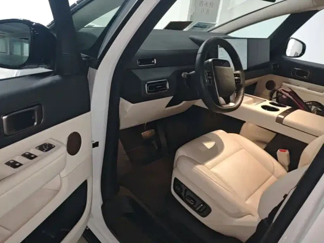 Li Auto MEGA — Фото автомобиля 15