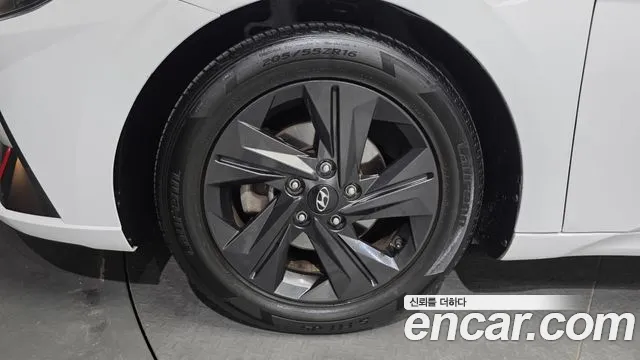 Hyundai Avante CN7 — Фото автомобиля 5