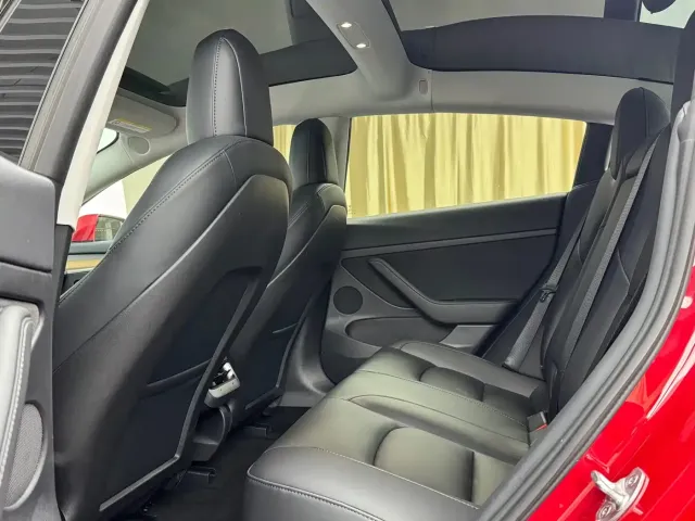 Tesla Model 3 — Фото автомобиля 11