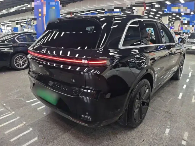 Li Auto L6 — Фото автомобиля 6