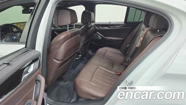 BMW 5 Series G30 — Фото автомобиля 16