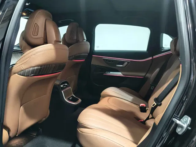 Mercedes-Benz E-Class — Фото автомобиля 5