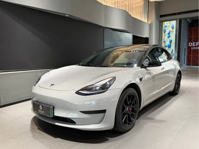 Фотография автомобиля — Tesla Model 3