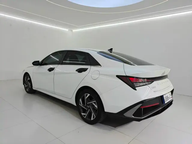 Hyundai Elantra — Фото автомобиля 6