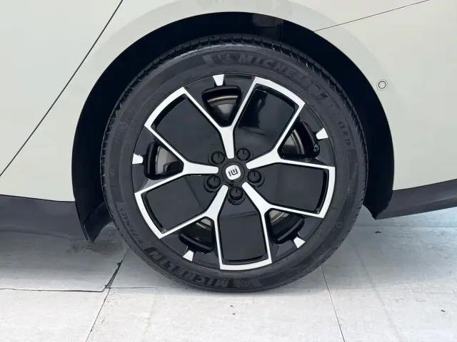 Xiaomi SU7 — Фото автомобиля 16