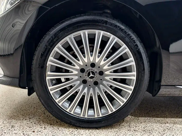 Mercedes-Benz E-Class — Фото автомобиля 30