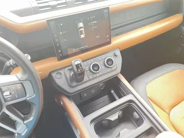 Land Rover Defender — Фото автомобиля 18