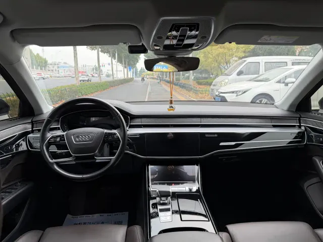 Audi A8 — Фото автомобиля 13