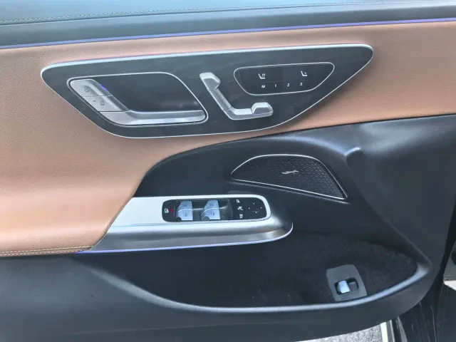 Mercedes-Benz E-Class — Фото автомобиля 4