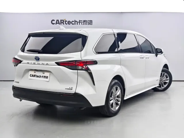 Toyota Sienna — Фото автомобиля 8