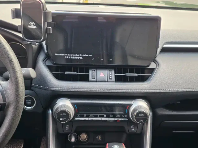 Toyota RAV4 — Фото автомобиля 6