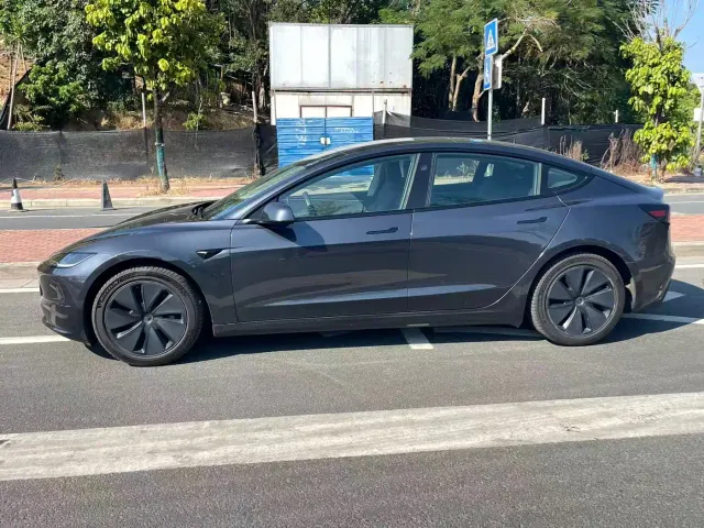 Tesla Model 3 — Фото автомобиля 4