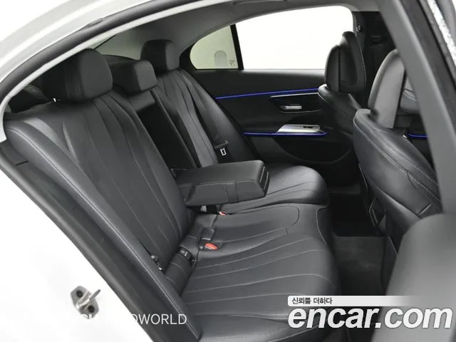 Mercedes-Benz E-Class — Фото автомобиля 12