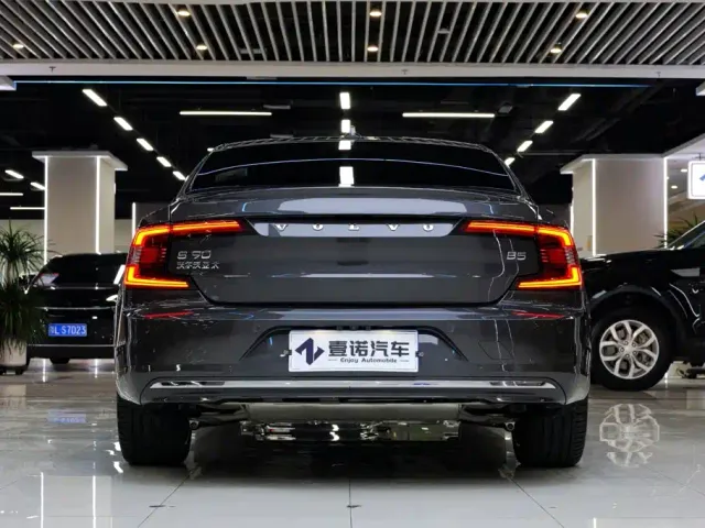 Volvo S90 — Фото автомобиля 7