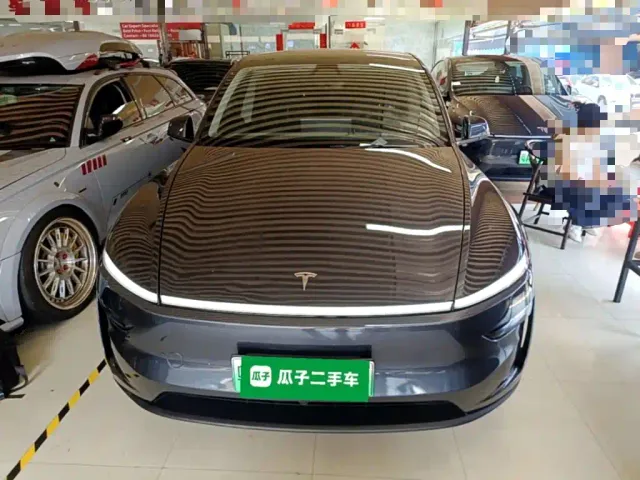 Tesla Model Y — Фото автомобиля 2