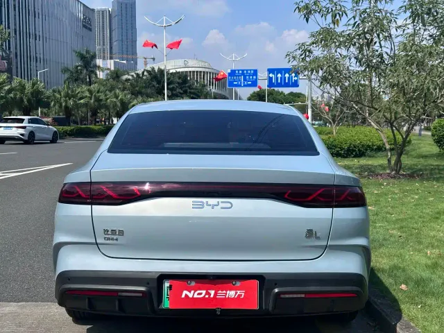 BYD Qin L — Фото автомобиля 16
