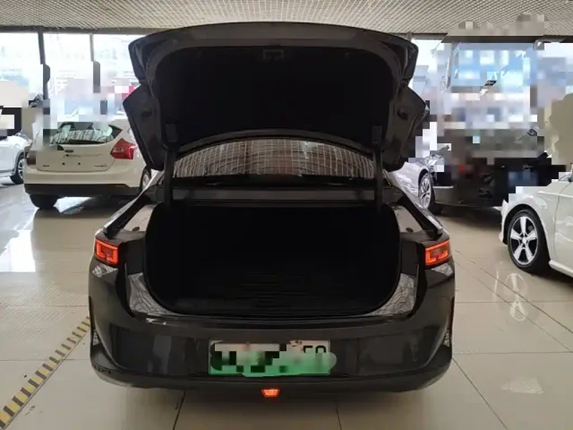 Changan Qiyuan A05 — Фото автомобиля 18