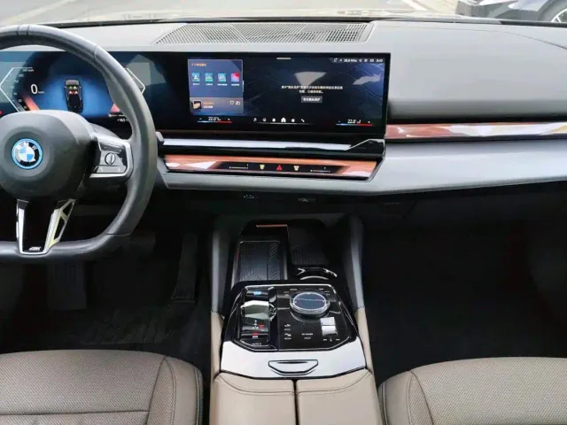 BMW i5 — Фото автомобиля 8