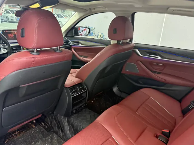 BMW 5 Series — Фото автомобиля 12