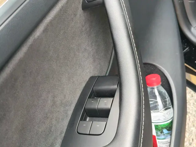 Tesla Model Y — Фото автомобиля 8