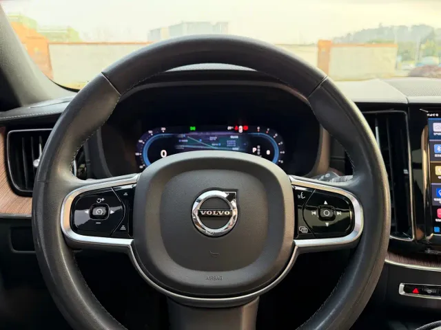 Volvo XC60 — Фото автомобиля 15