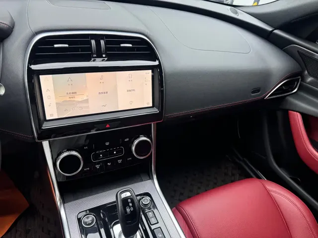 Jaguar XEL — Фото автомобиля 5
