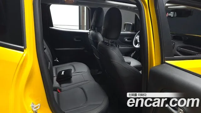 Jeep Renegade — Фото автомобиля 18