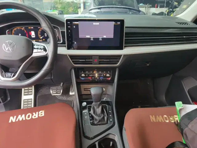 Volkswagen Tiguan L — Фото автомобиля 12