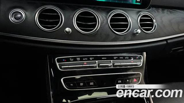 Mercedes-Benz E-Class — Фото автомобиля 29