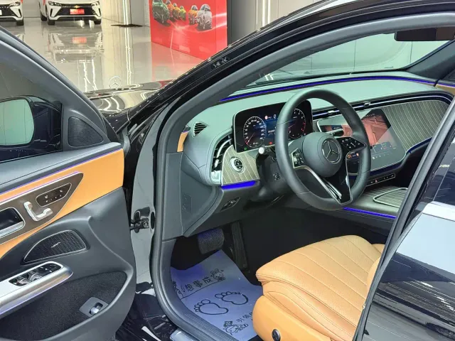 Mercedes-Benz E-Class — Фото автомобиля 4