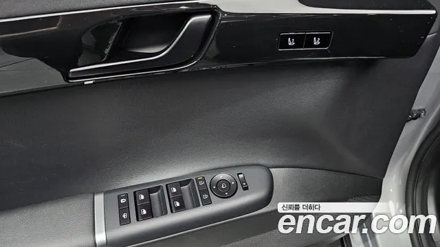 Hyundai Grandeur Grandeur (GN7) 2.5 Бензин 2WD — Фото автомобиля 19
