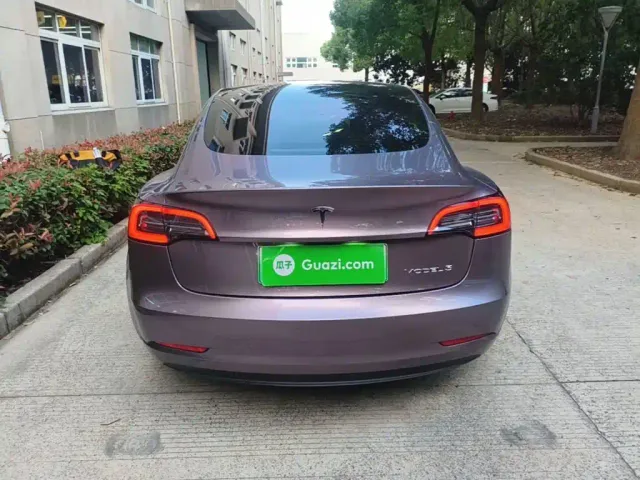 Tesla Model 3 — Фото автомобиля 5