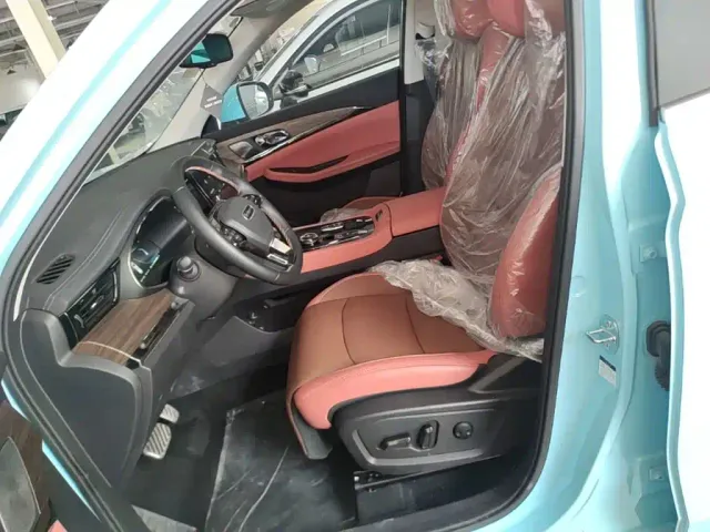 Skyworth Auto HT-i — Фото автомобиля 10