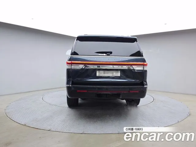 Lincoln Navigator 4th Gen — Фото автомобиля 4