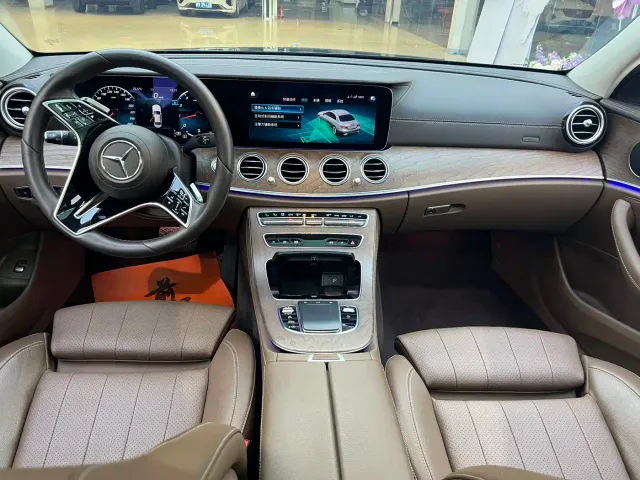 Mercedes-Benz E-Class — Фото автомобиля 14
