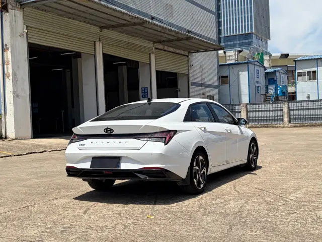Hyundai Elantra — Фото автомобиля 7
