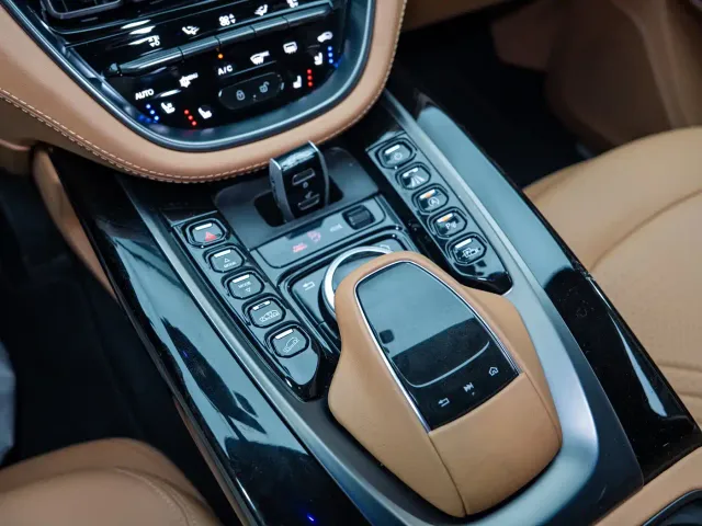 Aston Martin DBX — Фото автомобиля 17