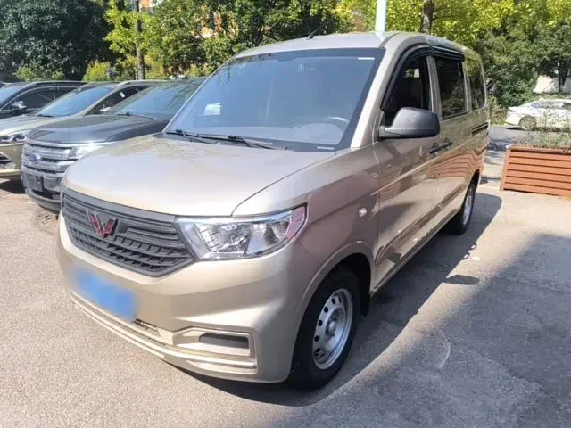 Фотография автомобиля — Wuling Hongguang V