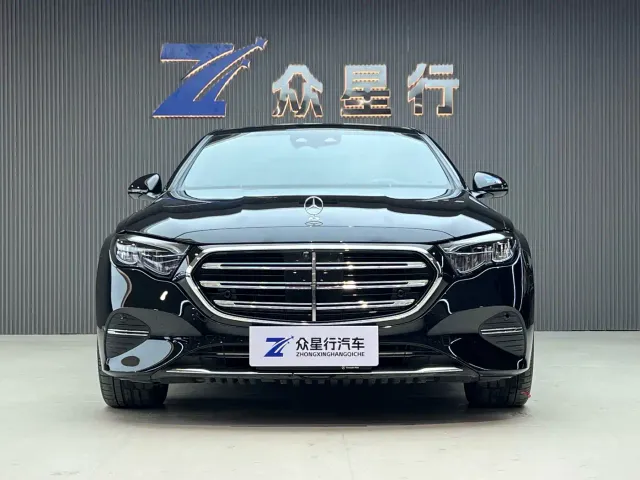 Mercedes-Benz E-Class — Фото автомобиля 2