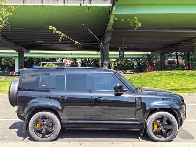 Land Rover Defender — Фото автомобиля 15