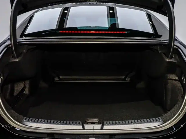 Mercedes-Benz E-Class — Фото автомобиля 6