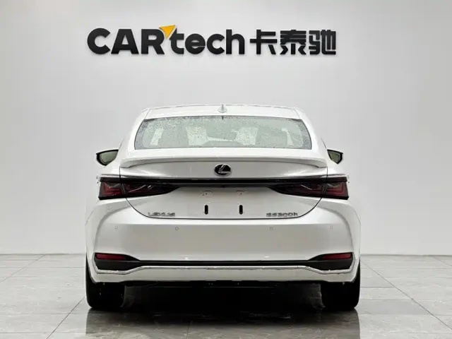 Lexus ES — Фото автомобиля 4