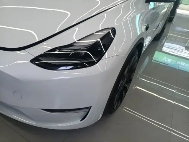 Tesla Model Y — Фото автомобиля 23