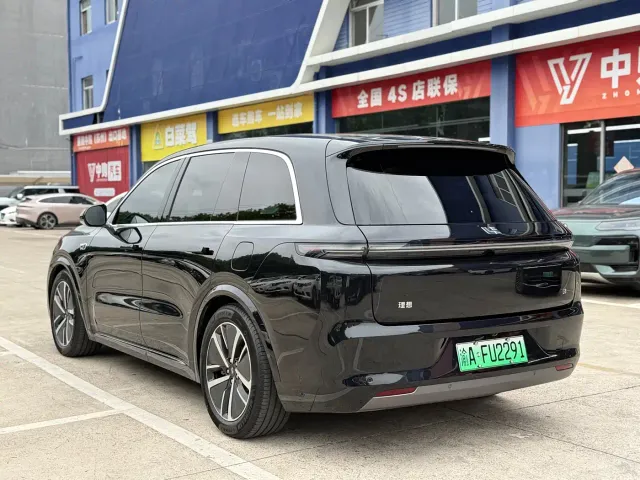 Li Auto L8 — Фото автомобиля 16