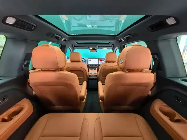 Li Auto L8 — Фото автомобиля 13