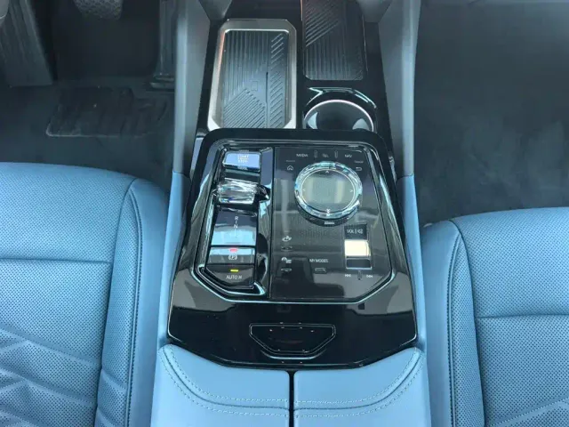 BMW 5 Series — Фото автомобиля 11