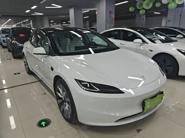 Tesla Model 3 — Фото автомобиля 3